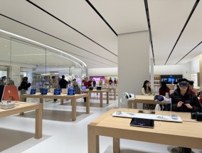 苹果在中国又开一店，2025年还得卖更多iPhone才行|界面新闻 · 科技